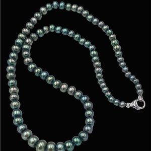 Hand Knotted Graduated Green Cultured Pearl Necklace